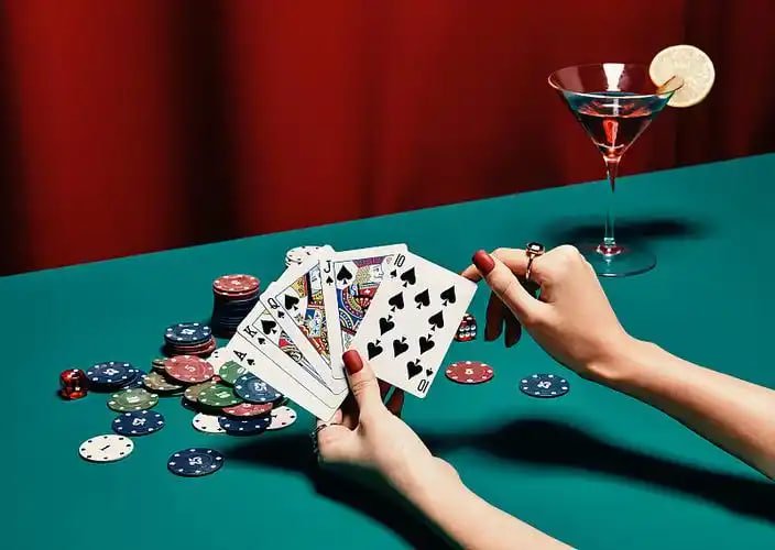 Người chơi tại Hà Nội và TP. HCM truy cập xsdaklak qua điện thoại